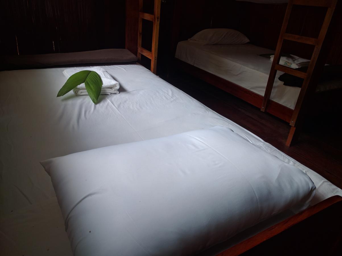 Green Forest Ecolodge Puerto Montufar Esterno foto