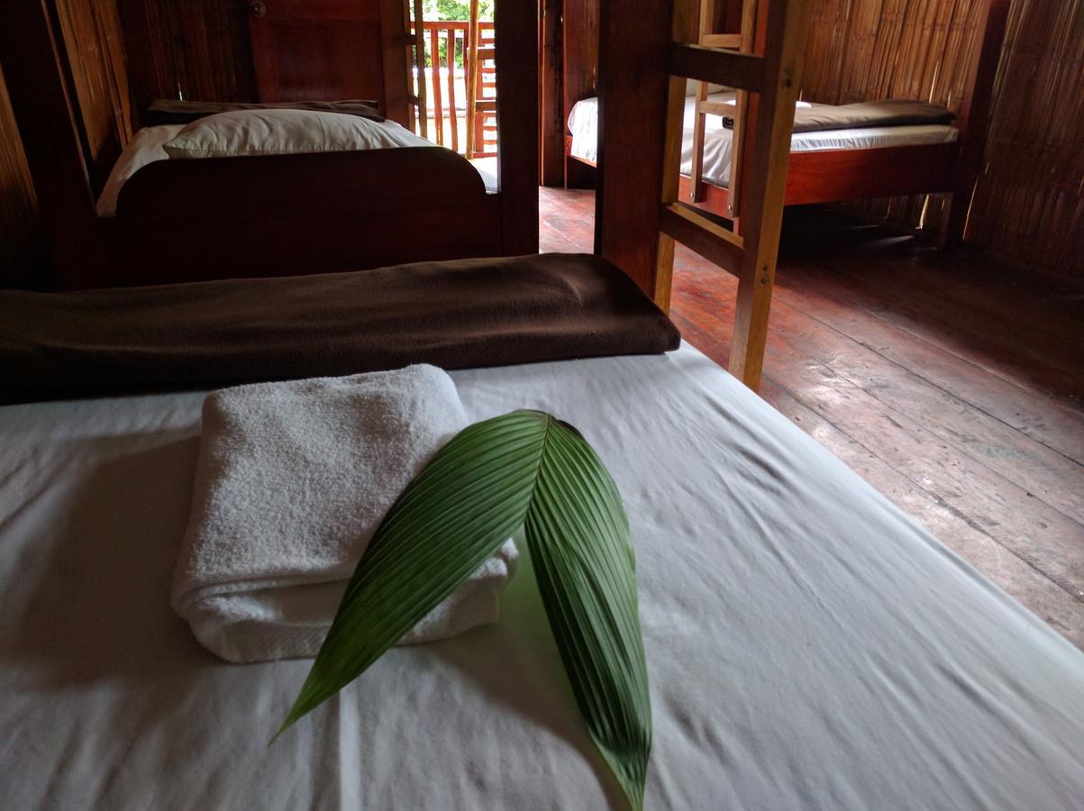 Green Forest Ecolodge Puerto Montufar Esterno foto