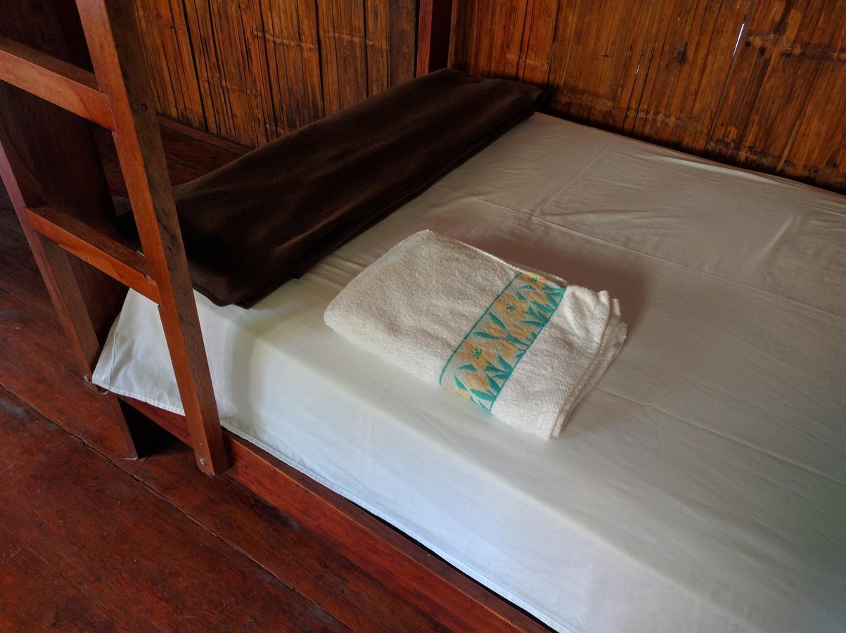 Green Forest Ecolodge Puerto Montufar Esterno foto